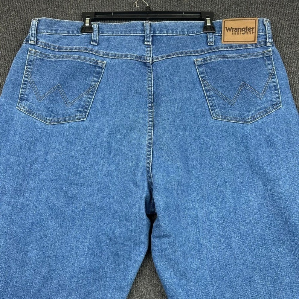 Wrangler Rugged Wear Jeans Mens 44x32 Blue Medium Wash Straight Denim Cowboy - Picture 4 of 12